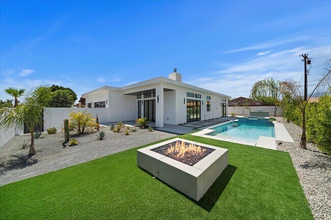 Building Photo - 78525 Orcabessa Dr