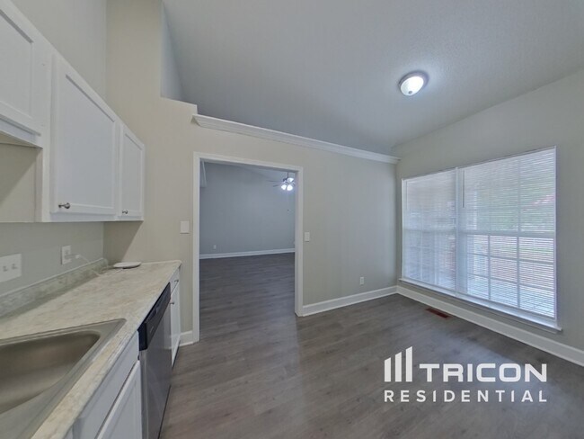 Building Photo - 5 Cambridge Oaks Ct