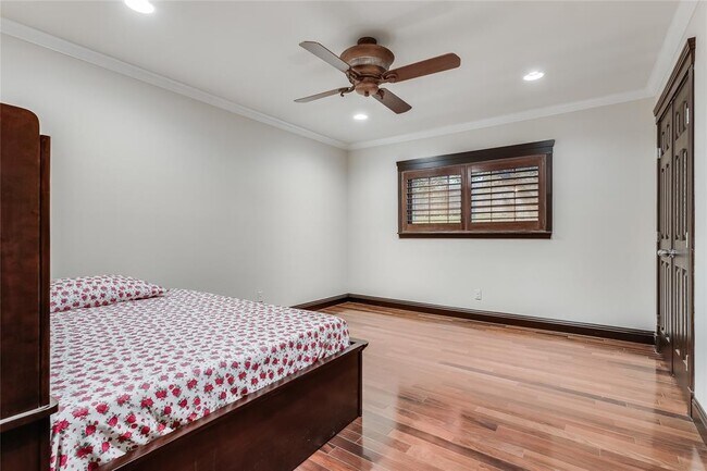 Building Photo - 4900 Balcones Dr