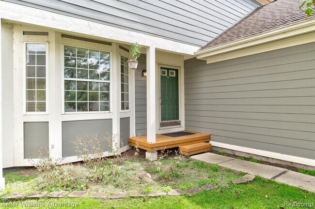 Building Photo - 41498 Cornell Dr