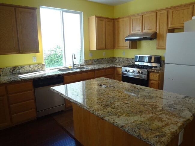 Building Photo - 4 br, 3.5 bath House - 2053 North Bend Drive