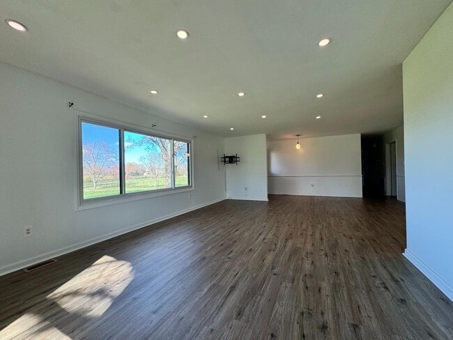 Building Photo - 1422 Old Peachland Rd