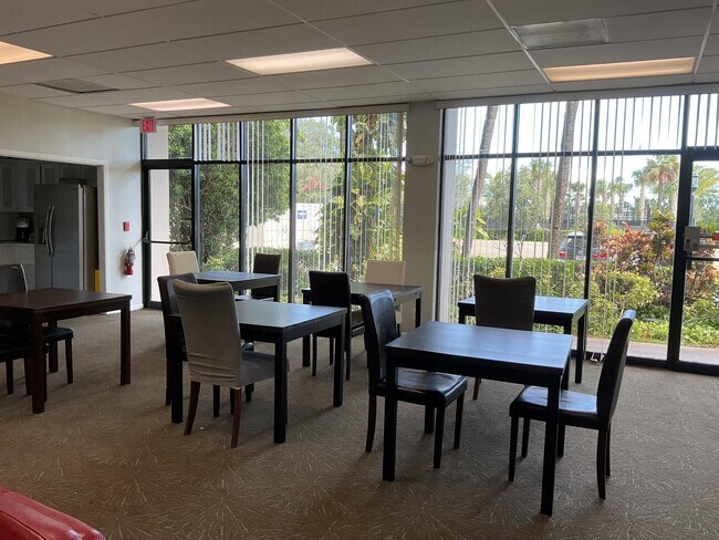 Building Photo - 2425 Presidential Way