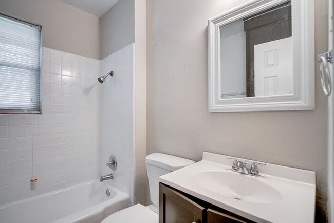 Building Photo - No Application Fees* $500 off 1st months r...