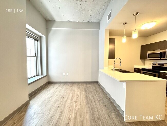 Building Photo - 306 E. 12th St.-203