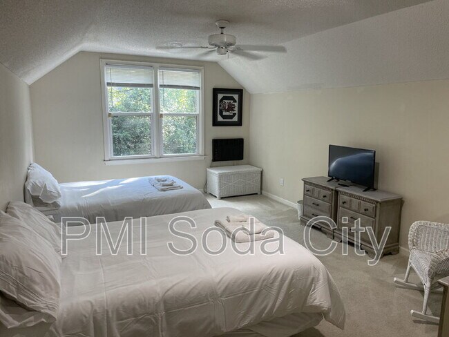 Building Photo - 10 Old Woodlands Ct