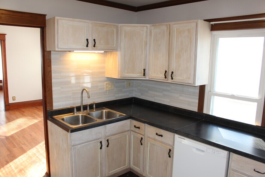 Kitchen 2 - 1516 Thurston Ave