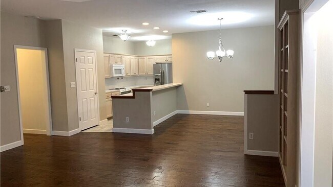 Building Photo - 725 Woodrow Cir