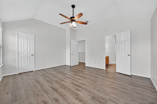Building Photo - 1902 Sugar Pine Cir
