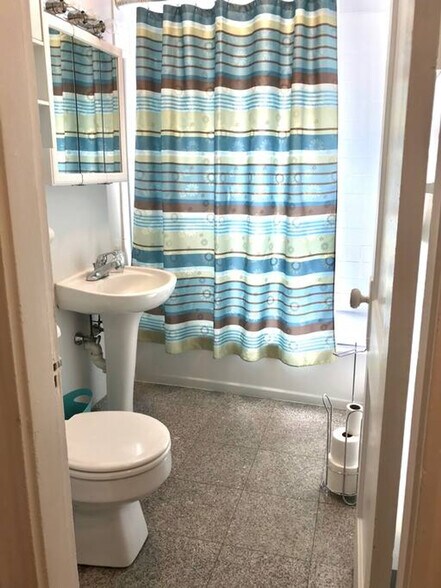 Building Photo - 109 Strathmore Rd