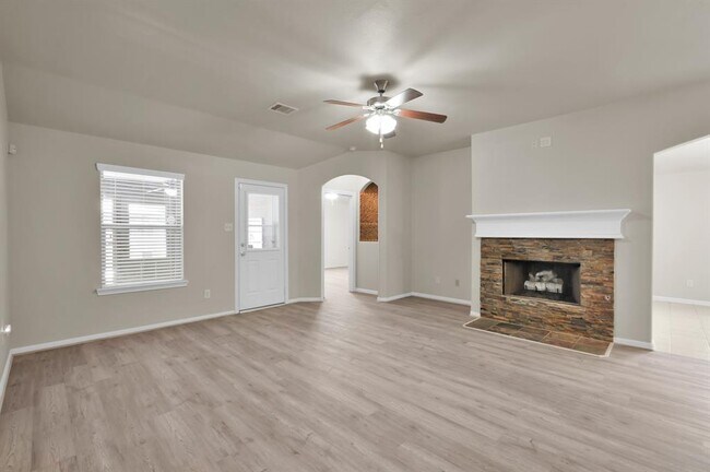 Building Photo - 973 Doire Dr