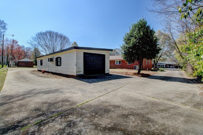 Building Photo - 1408 Delview Rd