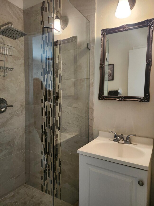 Building Photo - 8777 Warwick Dr