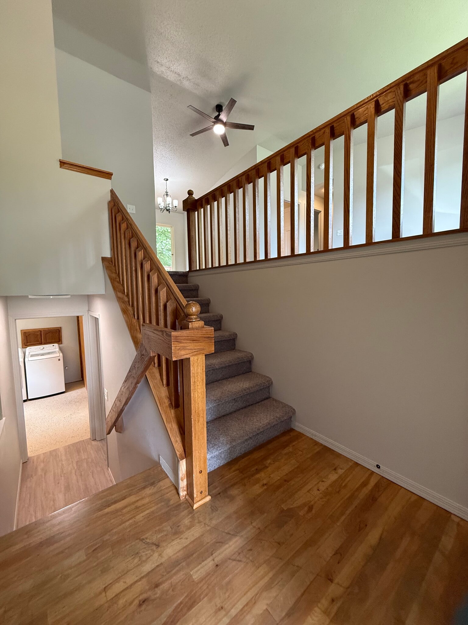 Foyer - 2005 S Gordon Dr