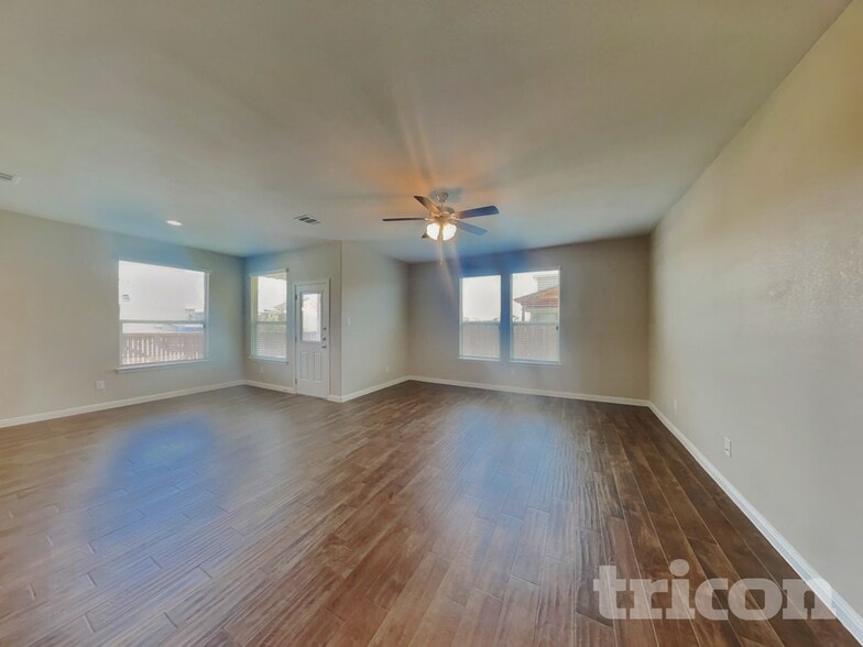 Building Photo - 9124 Highland Orchard Dr