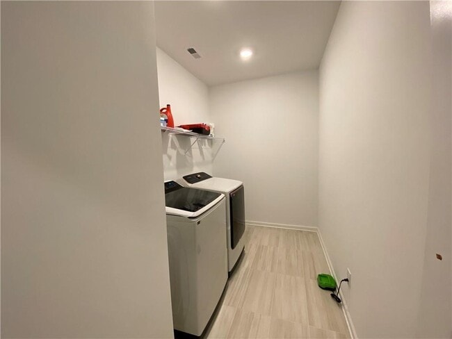 Building Photo - 5580 Bergeson Wy