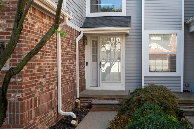 Building Photo - 1173 Fairways Blvd