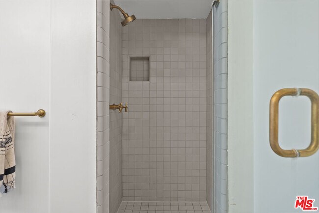 Building Photo - 8316 Maple Dr