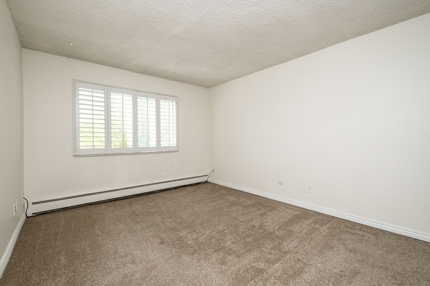 Bedroom 2 - 3470 S Poplar St