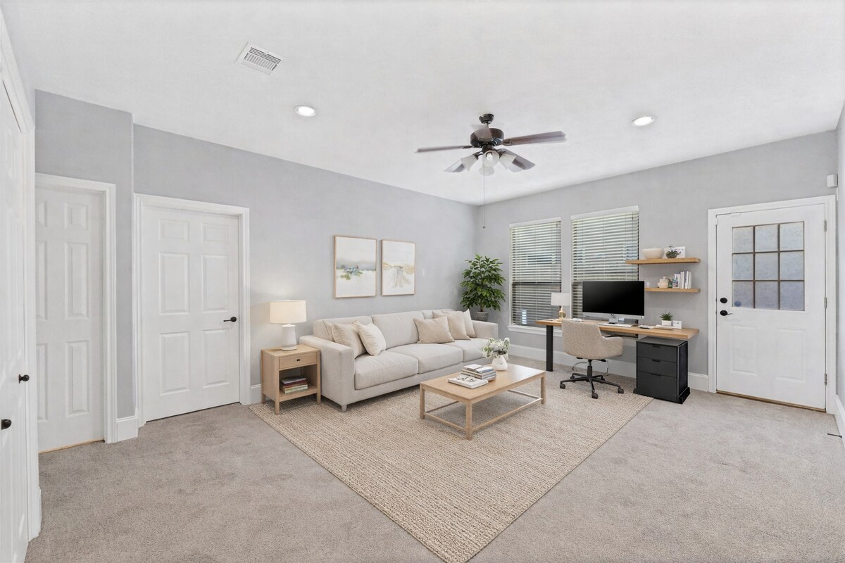 Building Photo - 1346 Studer St