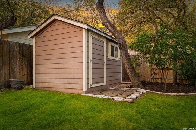Building Photo - 2634 Lakehills St