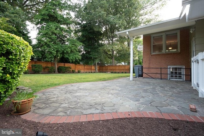 Building Photo - 2413 Childs Ln