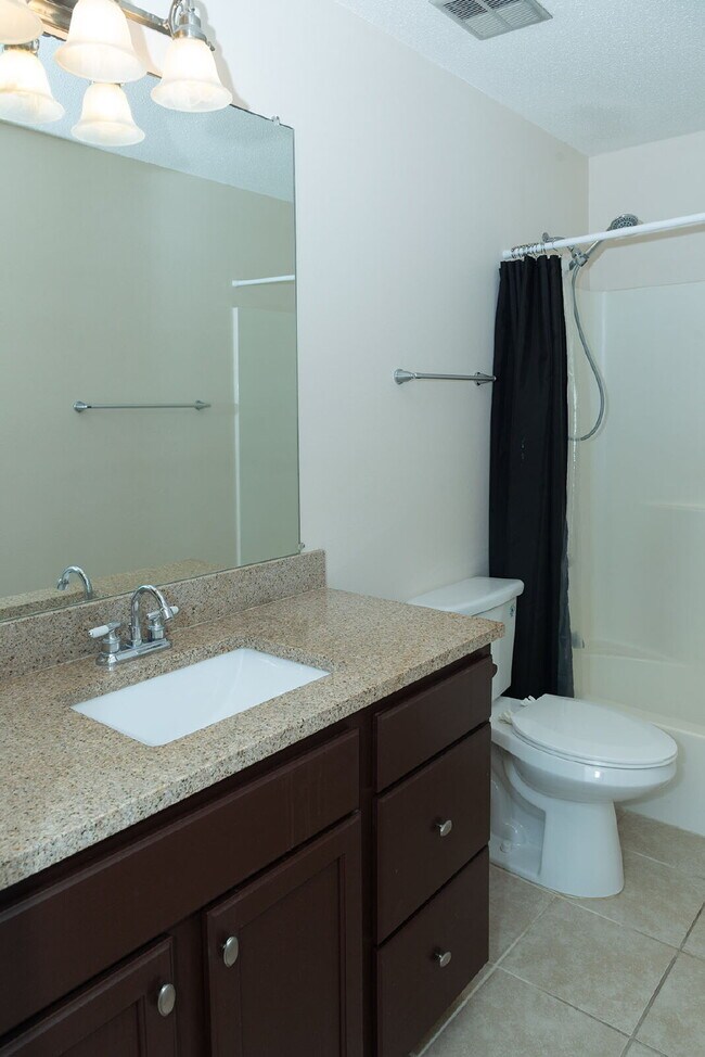 Building Photo - "Charming 3-Bed Oasis in Shalimar with 2 F...