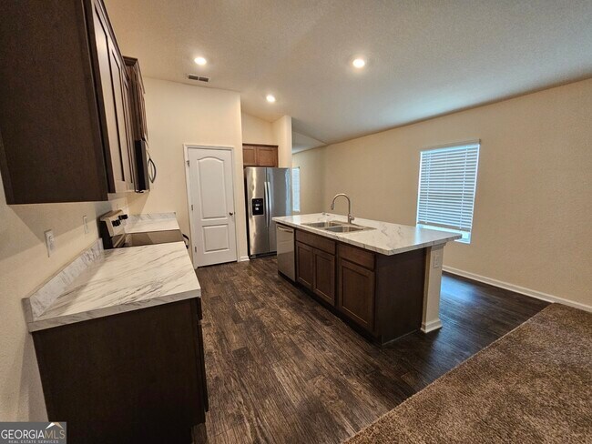 Building Photo - 137 Teakwood Dr