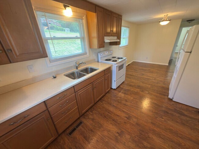 Building Photo - Christiansburg, 3 BR / 1 BA, Available for rent