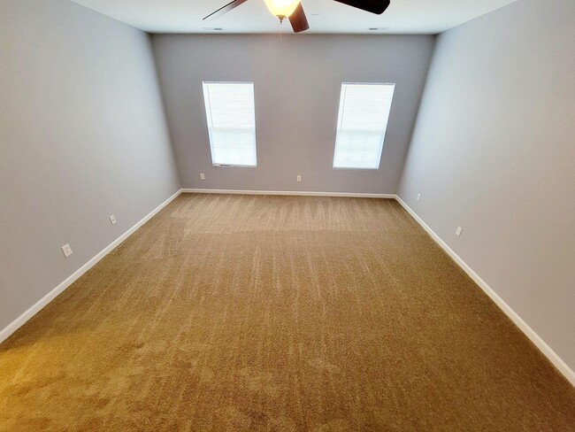 Building Photo - Stunning 4-Bedroom Home for Rent – Availab...