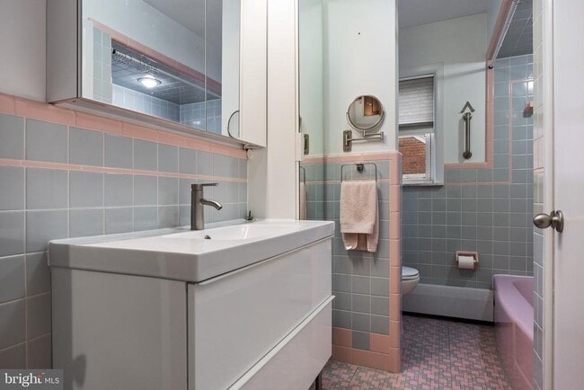 Building Photo - 55 E Evesham Rd