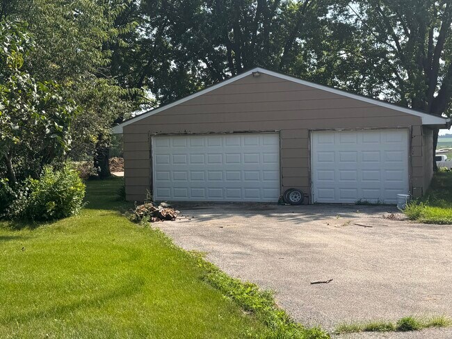 Building Photo - 10486 Melms Rd