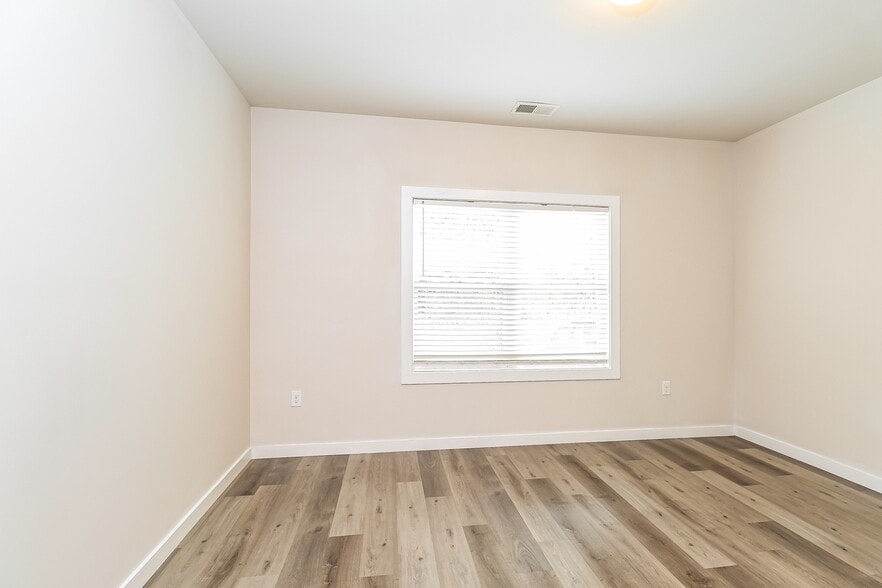 Building Photo - 5511 Laborde Ave