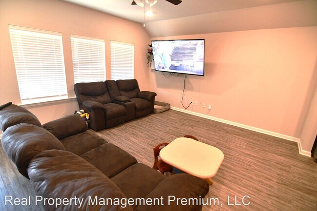 Building Photo - 4 br, 2 bath House - 16017 Olive Grove Dr