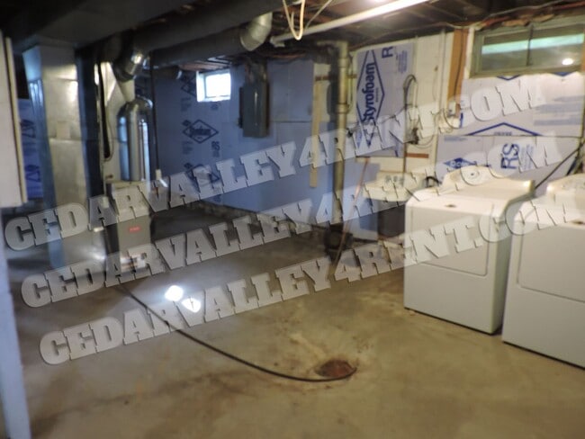 Building Photo - 2 bedroom, 1 bath house