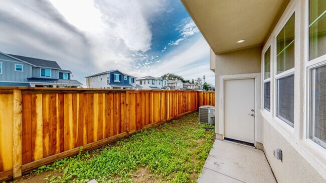 Building Photo - 2782 Sassy St