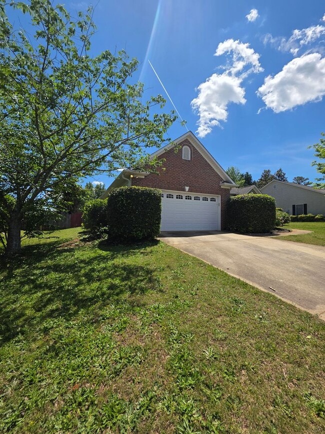 Building Photo - 3 Bed, 2 Bath Family Home in Moore, SC