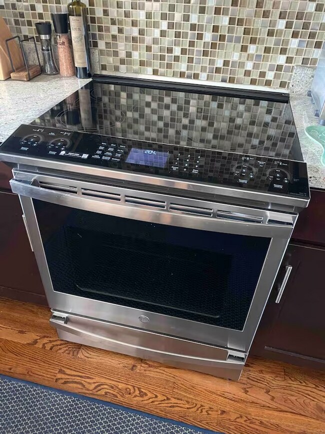 Building Photo - Fully Furnished Luxury Townhome | Walk to Downtown Princeton | 3 Beds | 3.5 Baths