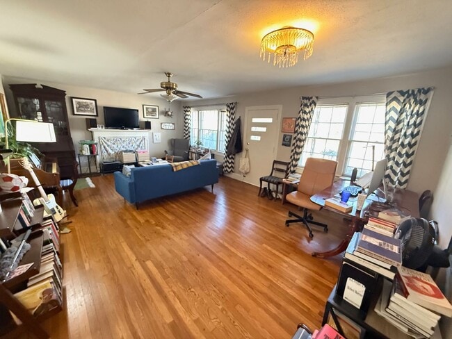 Building Photo - 2BR Normaltown Home