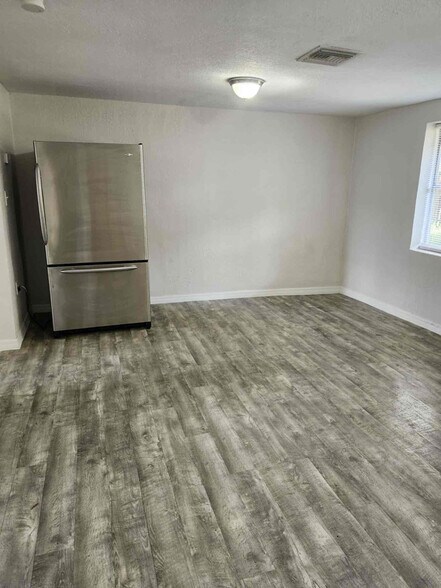 Building Photo - 1335 E Bay St