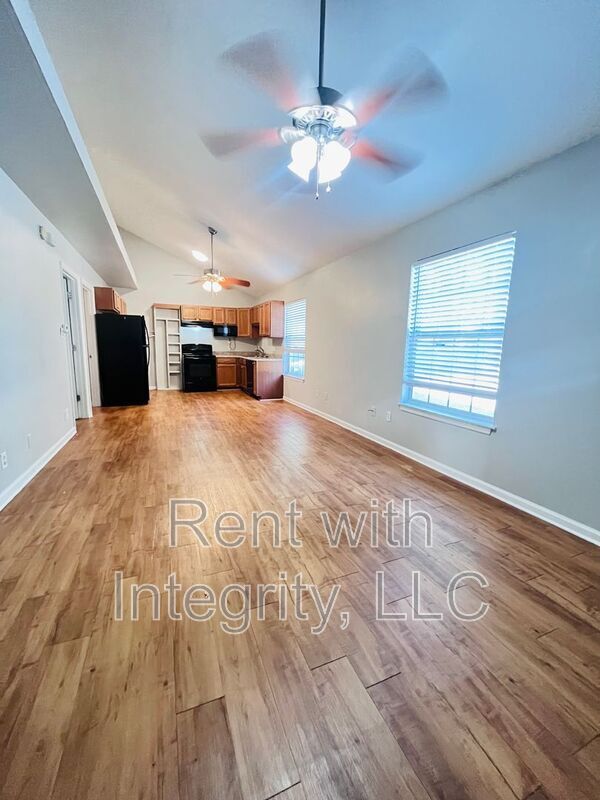 Building Photo - 315 E Jennings St