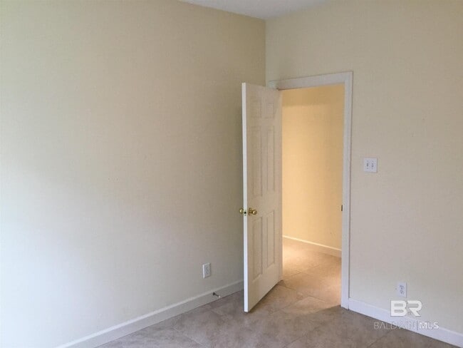 Building Photo - 112 Kensington Ct