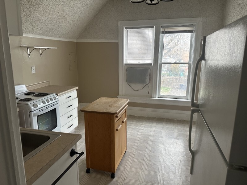 Building Photo - 1175 S 300 E