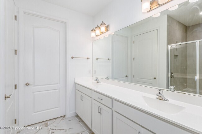 Building Photo - 2490 Treasure Cay Ln