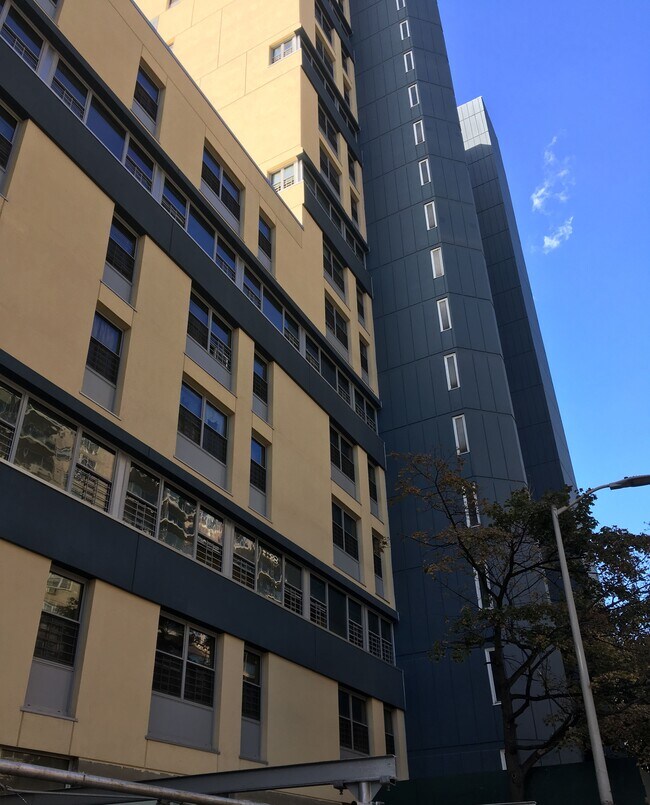 Building Photo - 85 Riverdale Ave