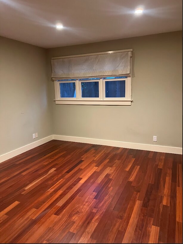 Building Photo - 1710 De la Vina St