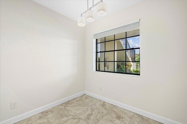Building Photo - 101 Pinecrest Cir