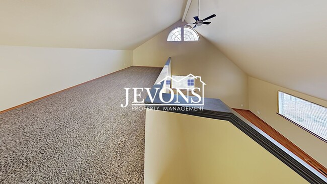 Building Photo - Charming home just steps from transit, par...