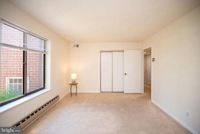 Building Photo - 15301 Beaverbrook Ct