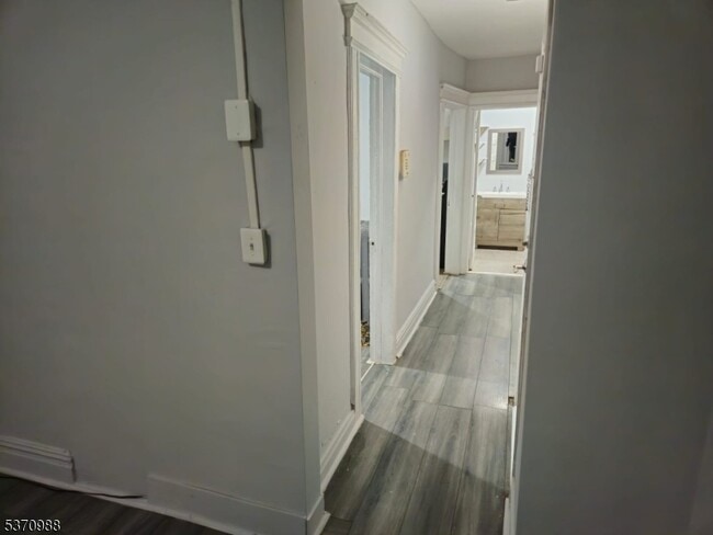 Building Photo - 467 Park Ave